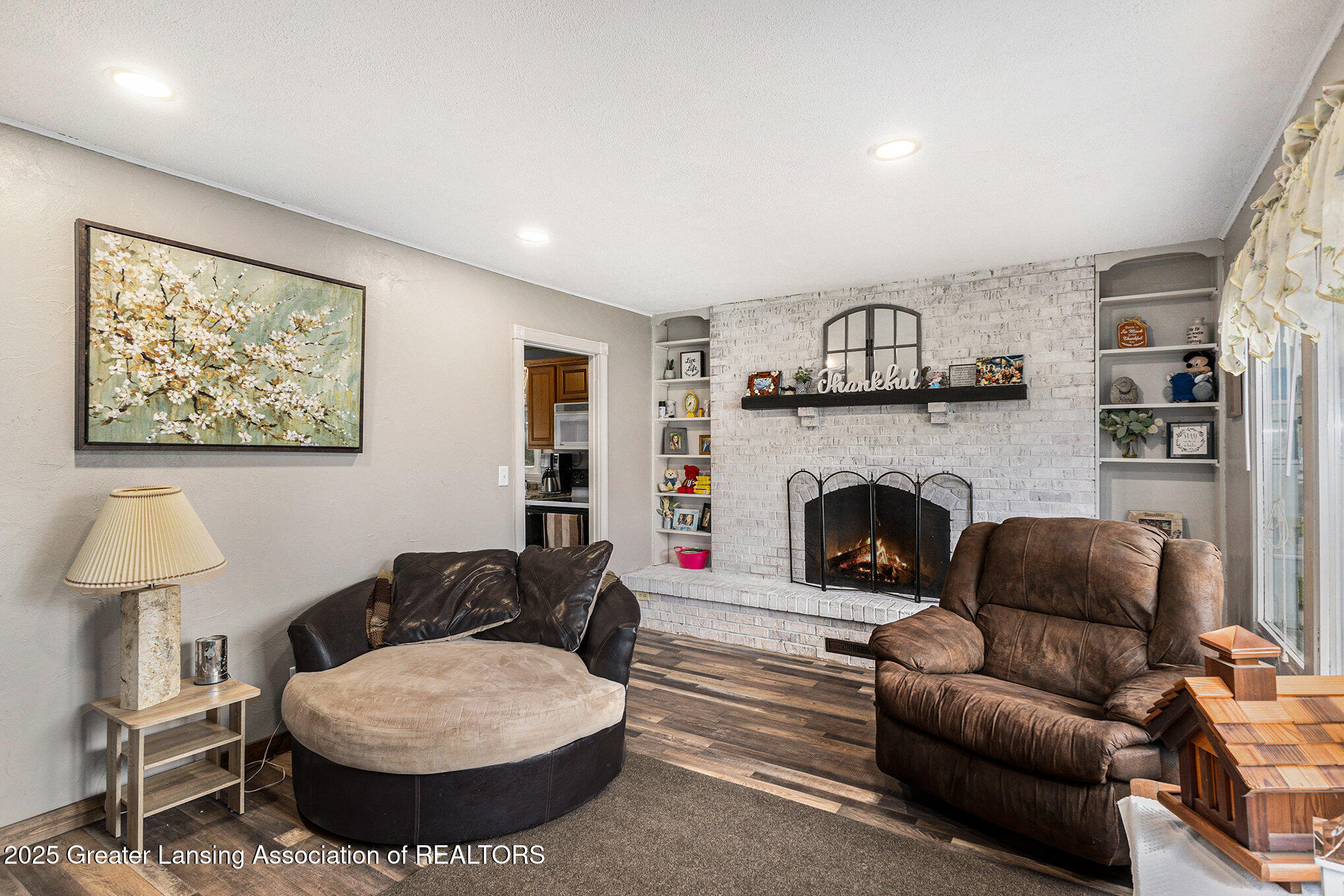 4592 Holt Road Holt, MI 48842 - Photo 2 of 14 Living Room