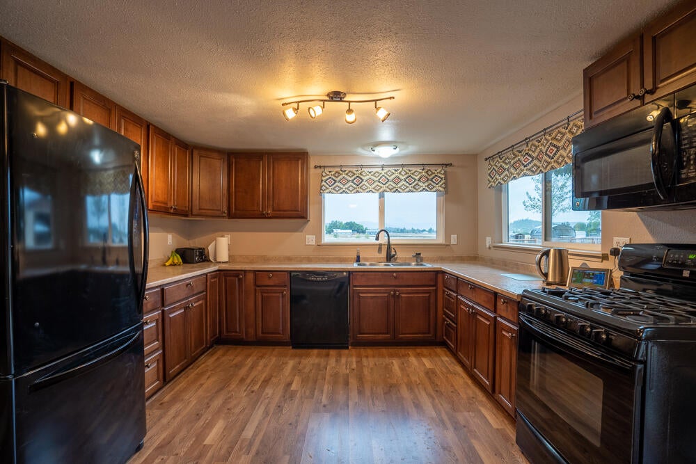 4579 Winnetka Road White City, OR 97503 - Photo 5 of 28 Winnetka 5