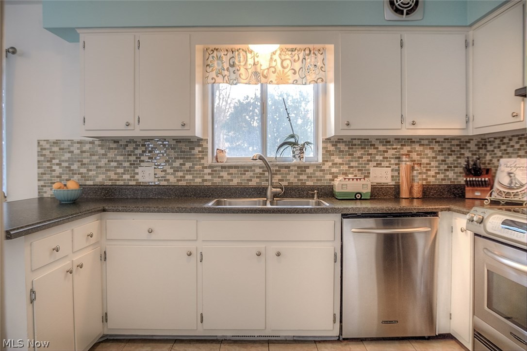 456 Sandhurst Road Akron, OH 44333 - Photo 6 of 29 Gallery Image 6