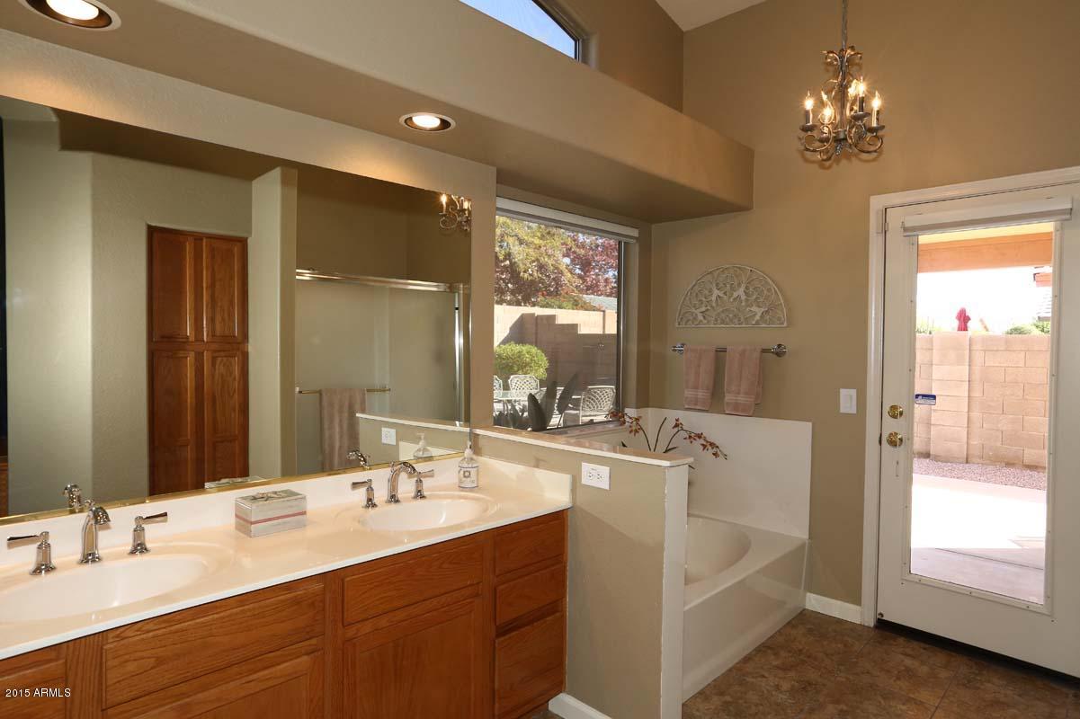 4616 East Jaeger Road Phoenix, AZ 85050 - Photo 19 of 34 jaegerMaster Bath