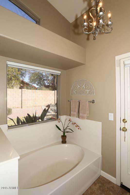 4616 East Jaeger Road Phoenix, AZ 85050 - Photo 20 of 34 jaegerMaster Bath-Garden Tub