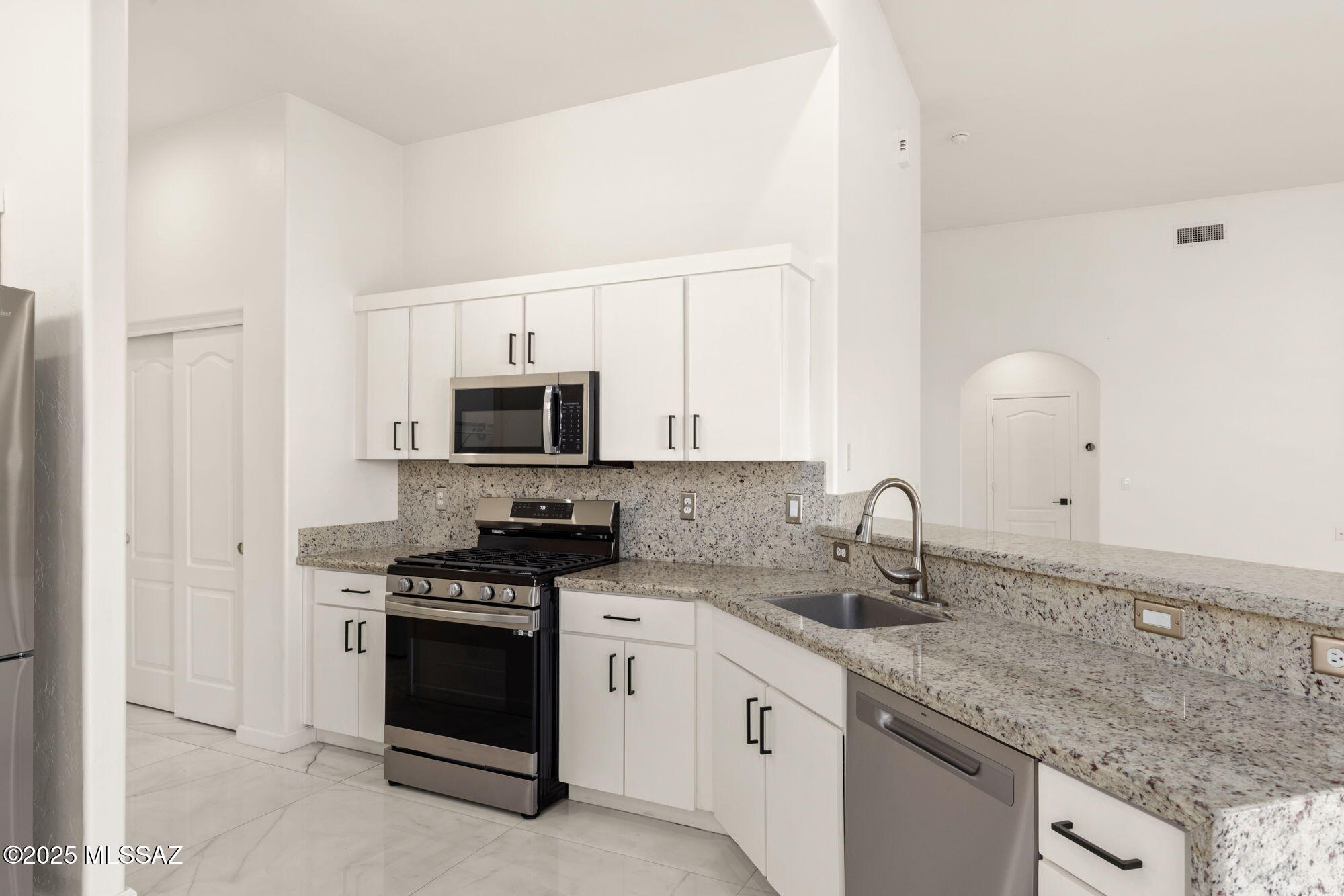 318 Circulo Bellagio Rio Rico, AZ 85648 - Photo 9 of 28
