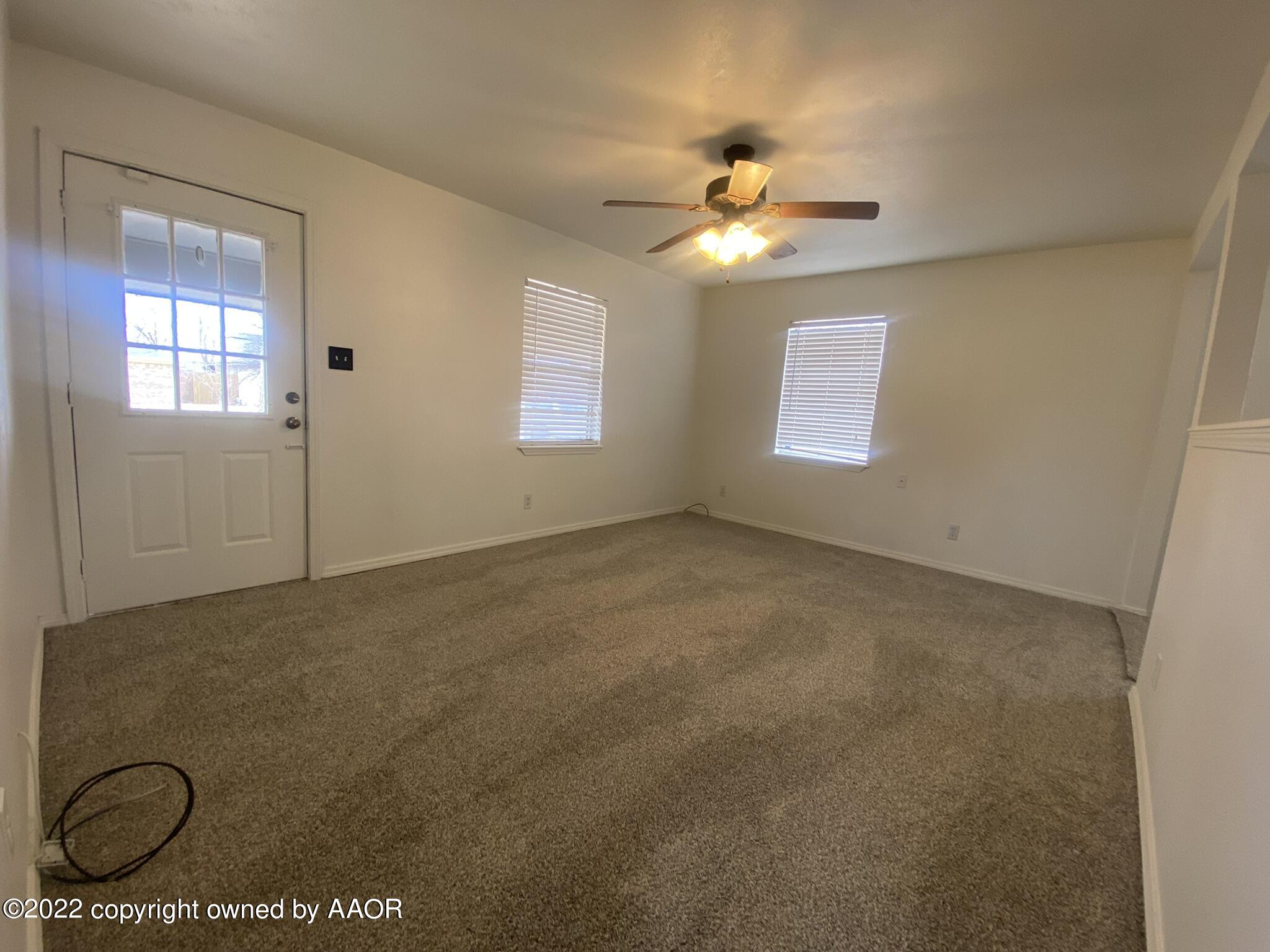 4407 Bowie Street Amarillo, TX 79110 - Photo 2 of 16 Living Room