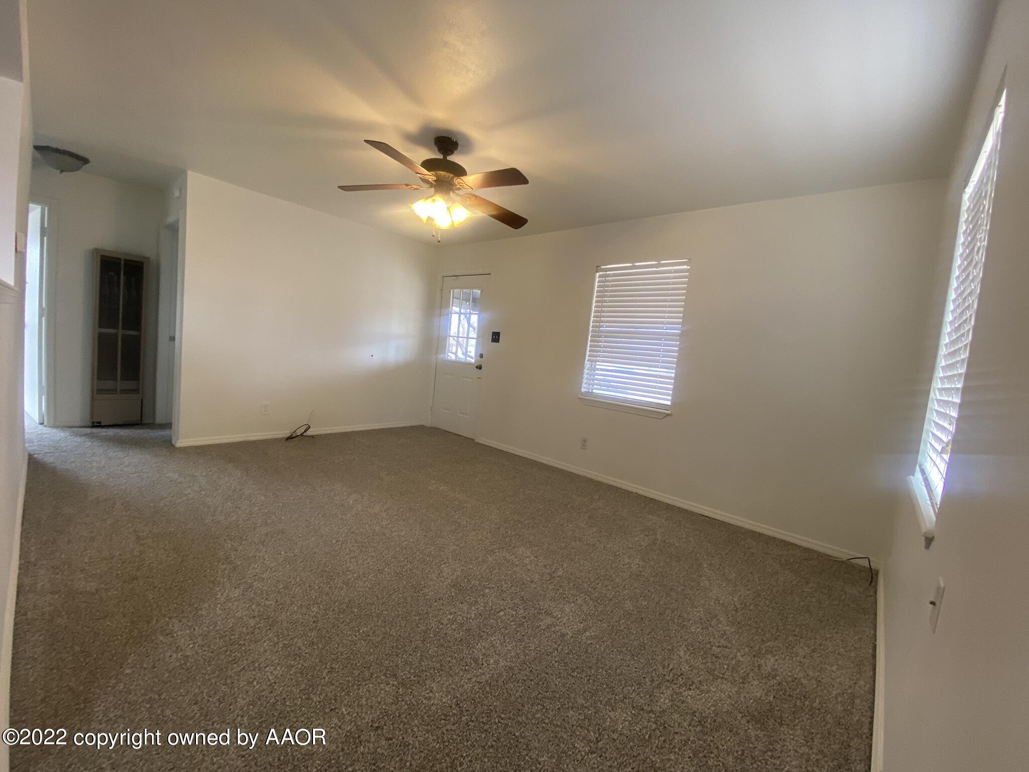 4407 Bowie Street Amarillo, TX 79110 - Photo 3 of 16 Living Room