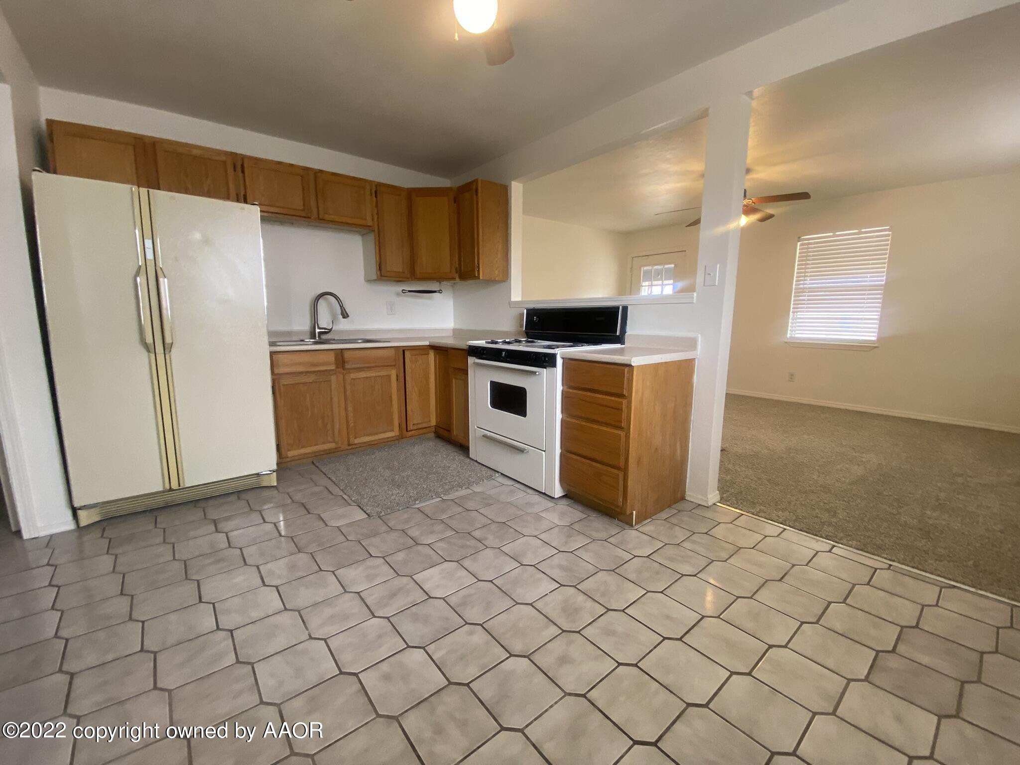 4407 Bowie Street Amarillo, TX 79110 - Photo 4 of 16 Kitchen