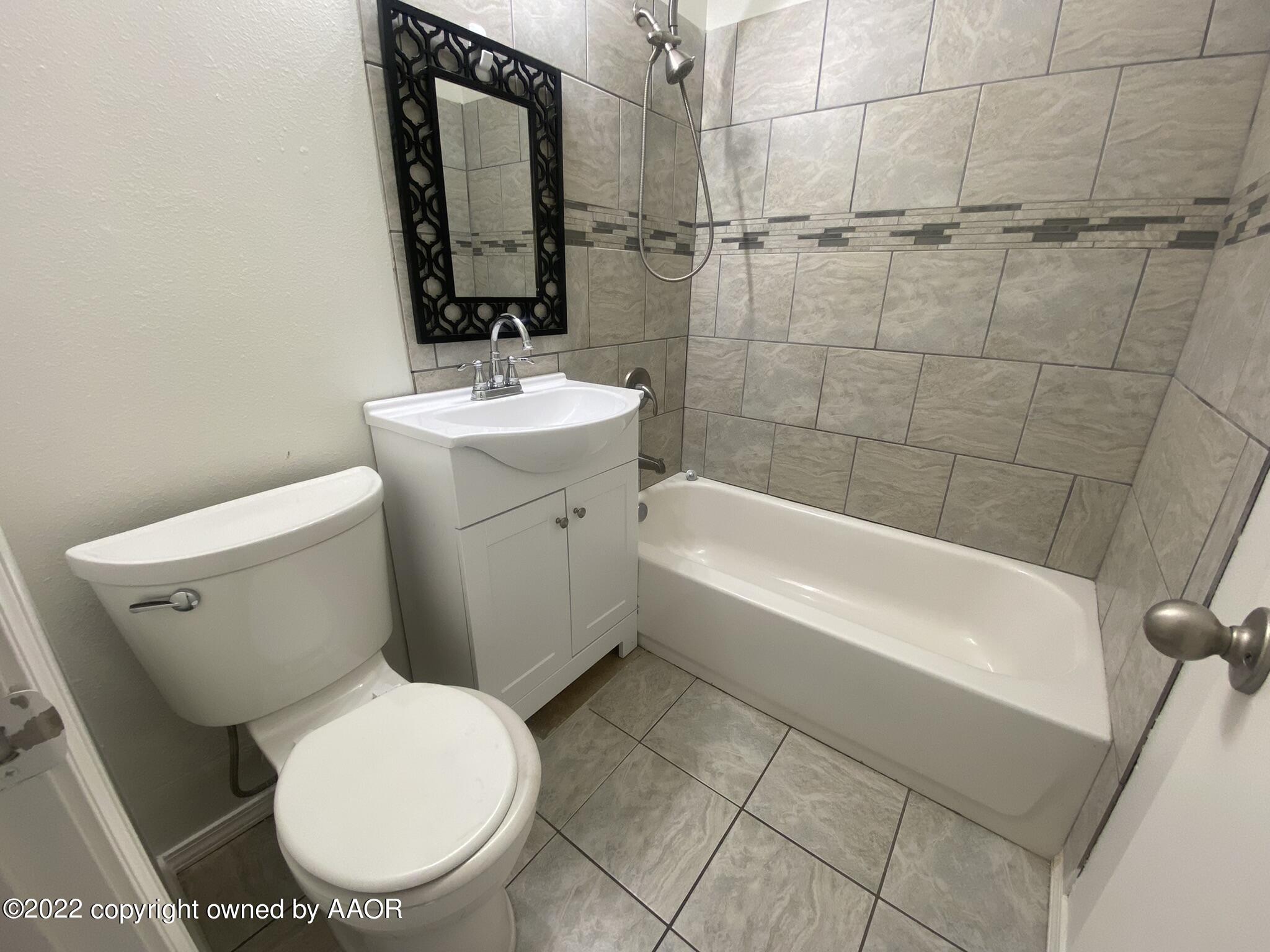 4407 Bowie Street Amarillo, TX 79110 - Photo 6 of 16 Main Bath