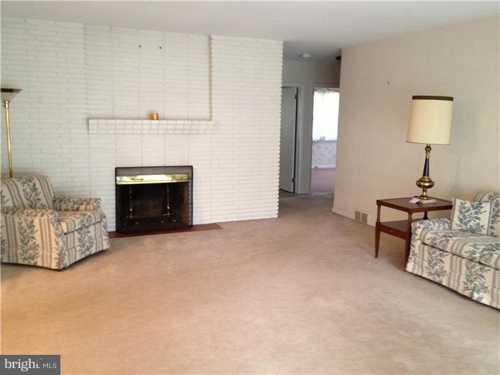 205 Kent Road Wyncote, PA 19095 - Photo 5 of 24 Living Room