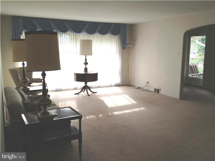 205 Kent Road Wyncote, PA 19095 - Photo 7 of 24 Living Room