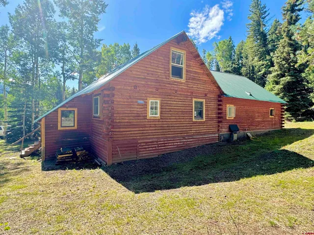 a view of a house with a yard