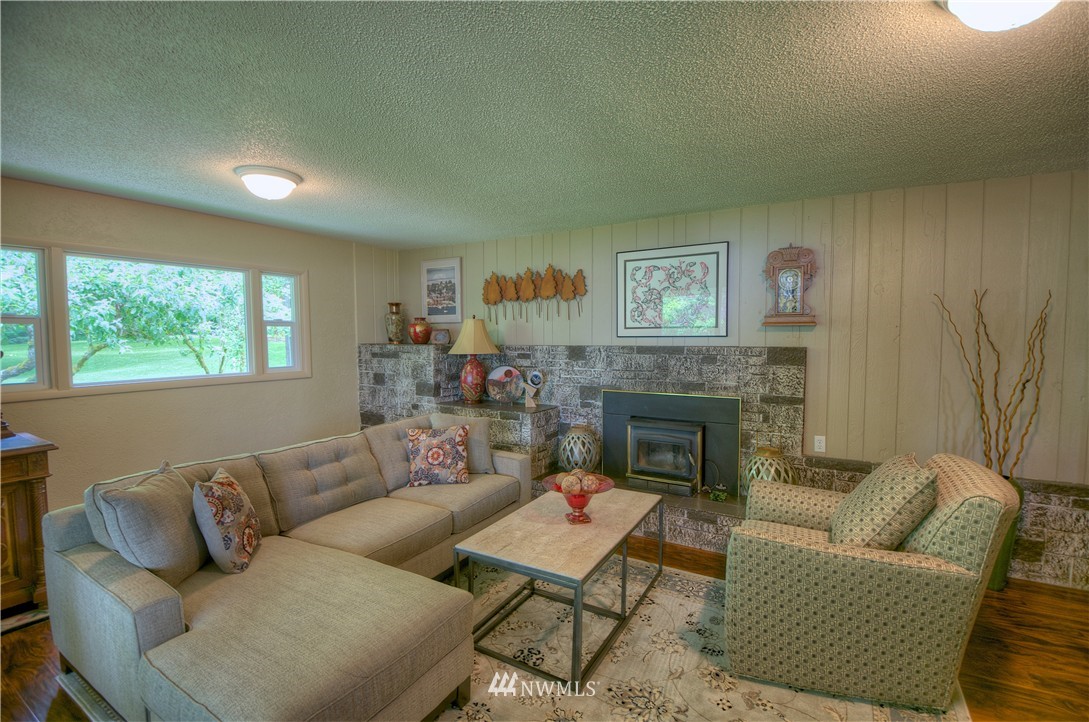 7149 Fairview Road Southwest Olympia, WA 98512 - Photo 4 of 25 Gallery Image 4