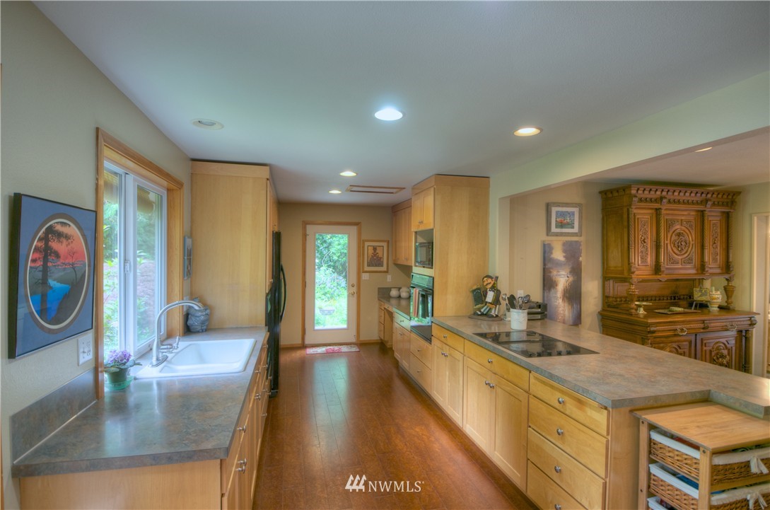 7149 Fairview Road Southwest Olympia, WA 98512 - Photo 5 of 25 Gallery Image 5