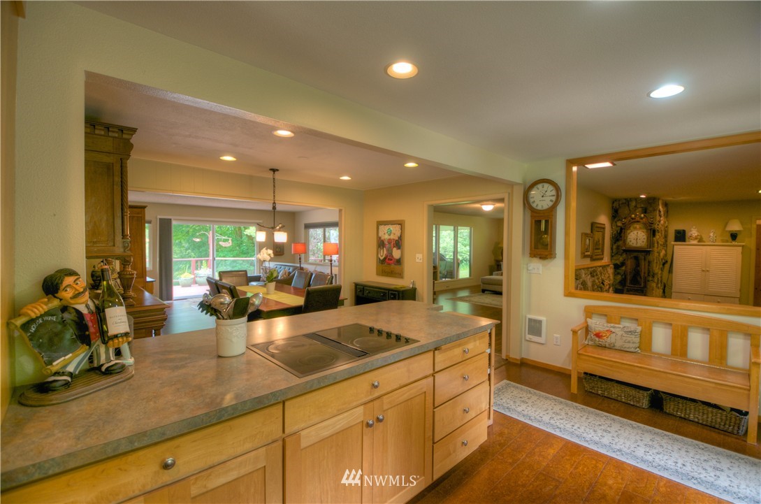 7149 Fairview Road Southwest Olympia, WA 98512 - Photo 7 of 25 Gallery Image 7