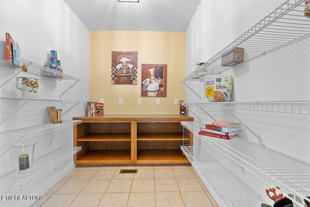 515 Dudala Circle Loudon, TN 37774 - Photo 18 of 48 Walk-In Pantry