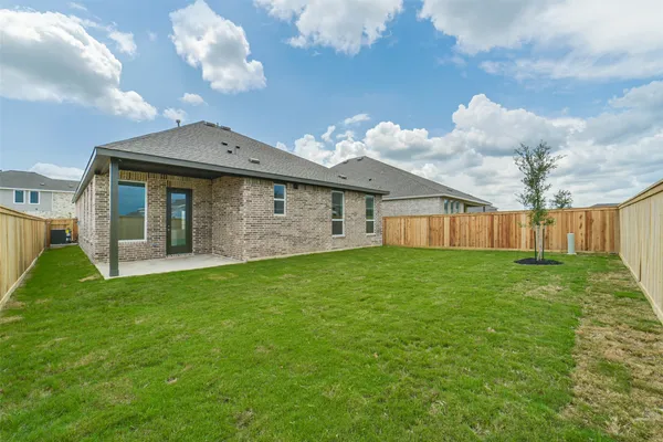 a view of a back yard