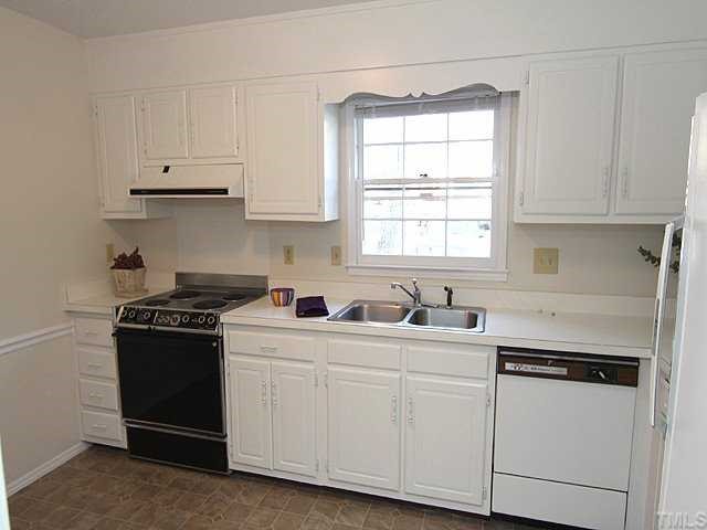 3140 Morningside Drive Raleigh, NC 27607 - Photo 5 of 25 Sparkling Clean and Move In ready!