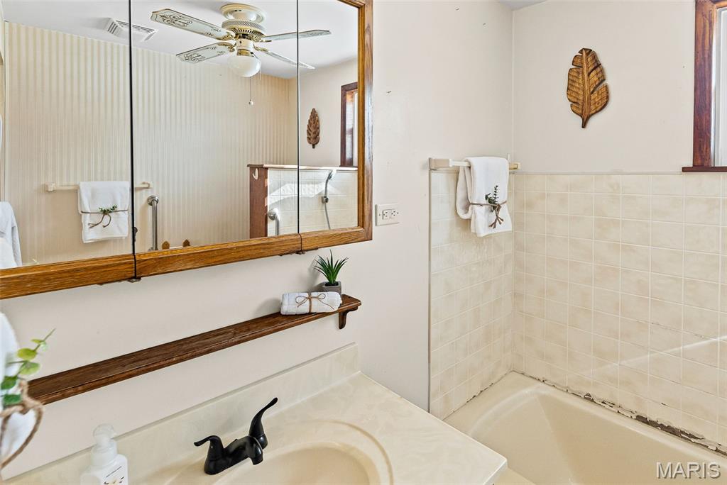 214 West 4th Street Hartford, IL 62048 - Photo 17 of 35