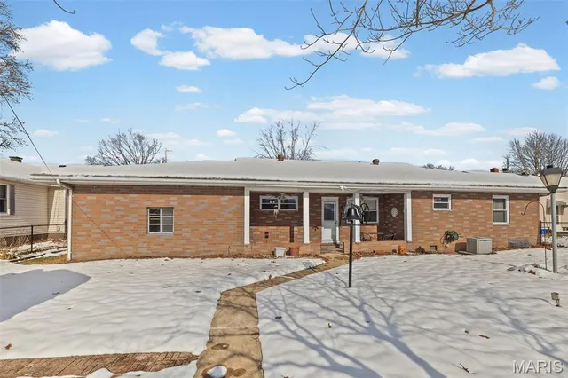 $149,900 | 214 West 4th Street, Hartford, IL 62048