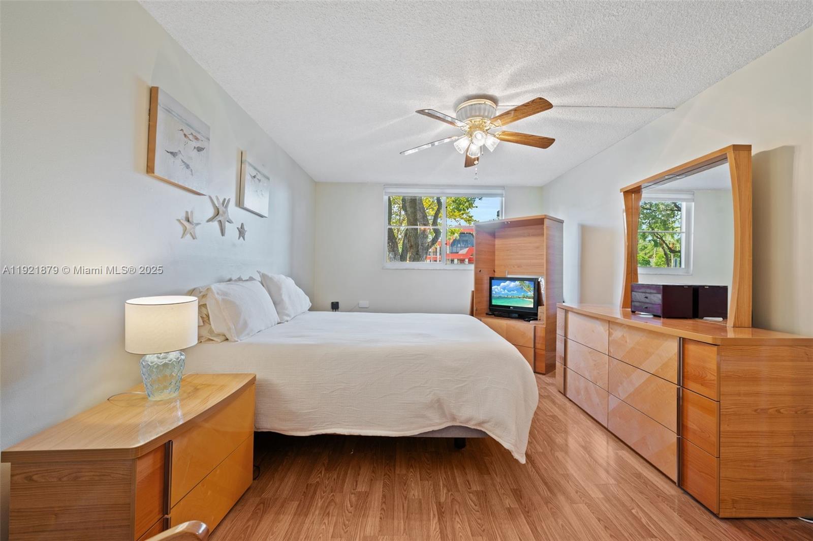 3140 Holiday Springs Boulevard, Unit 9102 Margate, FL 33063 - Photo 21 of 35 a bedroom with a bed and a dresser