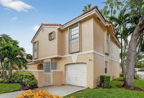 $395,000 | 11461 Lakeview Drive, Unit 8, Coral Springs, FL 33071