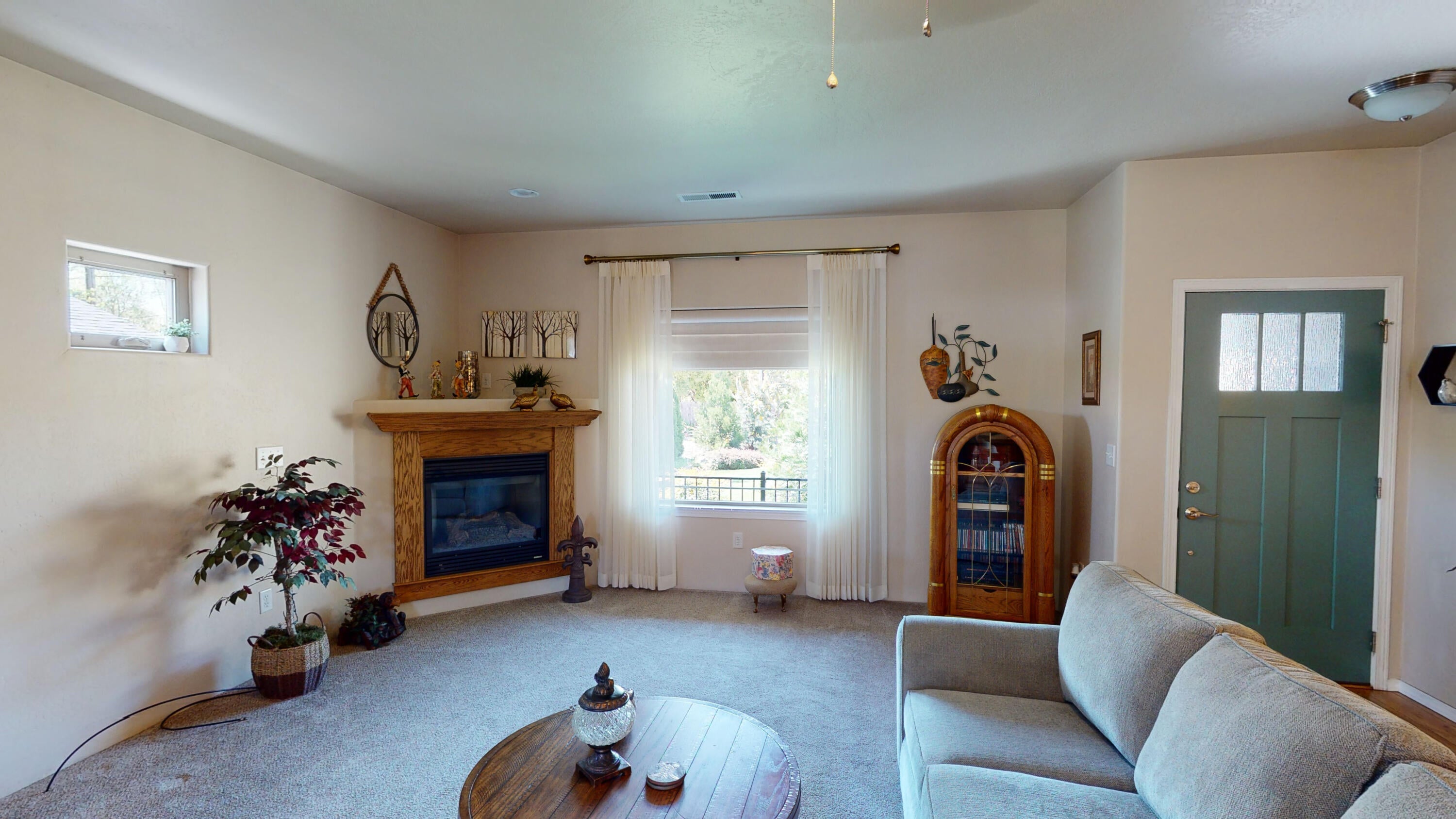 3652 Bursell Road Central Point, OR 97502 - Photo 6 of 36 Livingroom