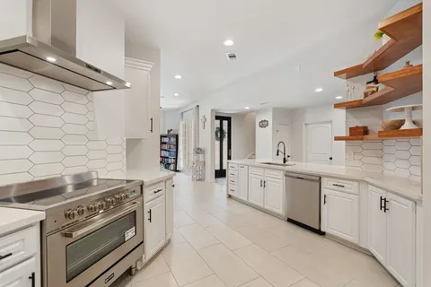 $915,000 | 201 Vanderpool Lane, Unit 137, Houston, TX 77024