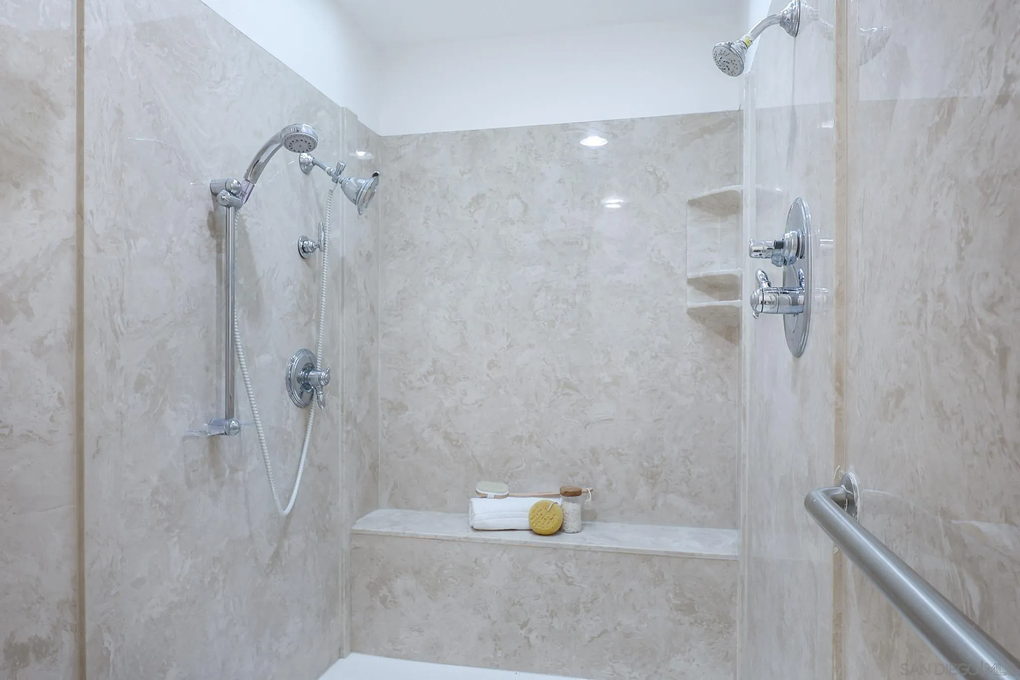 13933 Recuerdo Drive Del Mar, CA 92014 - Photo 28 of 44 a view of a bathroom