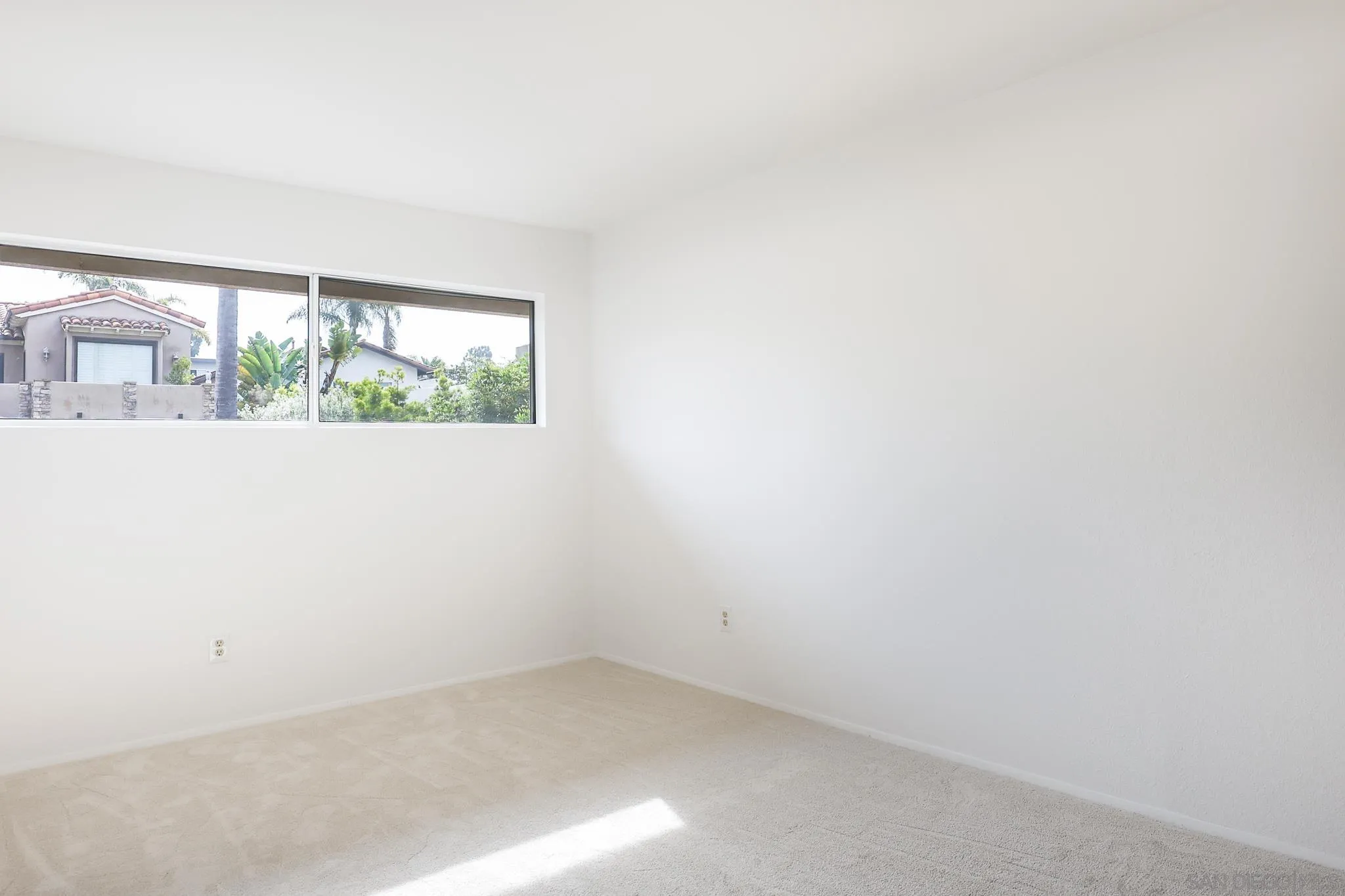 13933 Recuerdo Drive Del Mar, CA 92014 - Photo 32 of 44 an empty room with a window