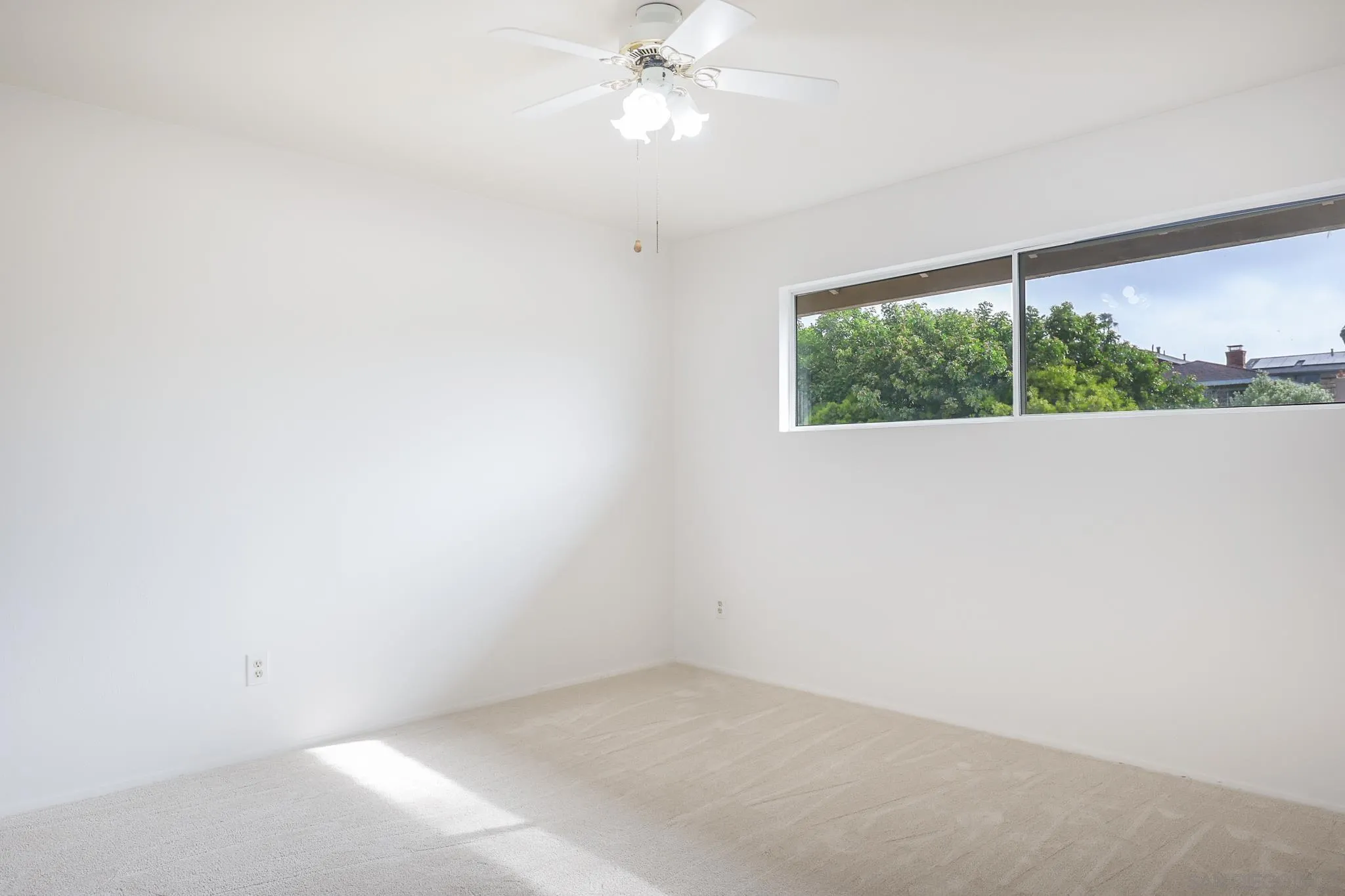 13933 Recuerdo Drive Del Mar, CA 92014 - Photo 34 of 44 an empty room with a window