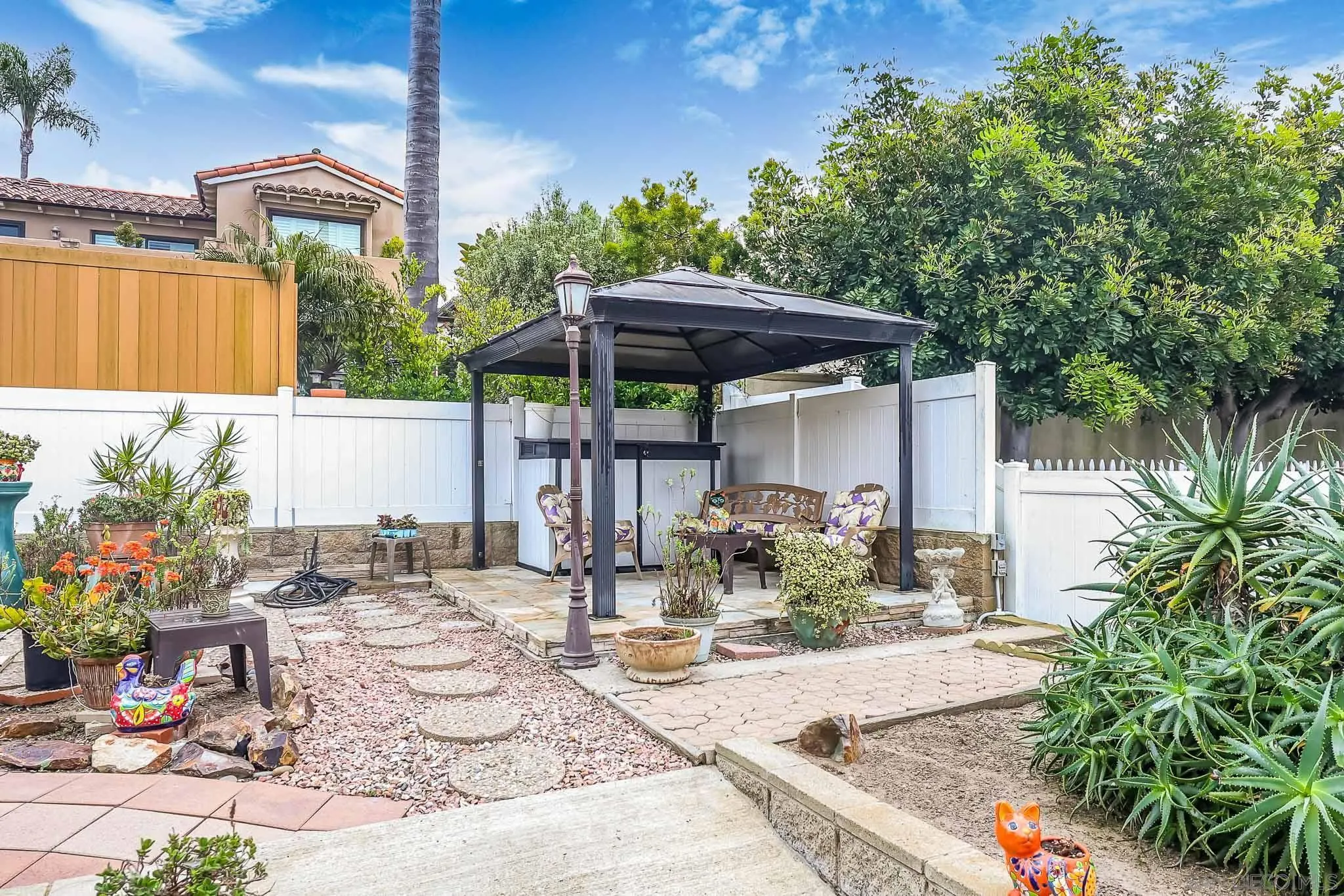 13933 Recuerdo Drive Del Mar, CA 92014 - Photo 37 of 44 a view of a backyard with a patio