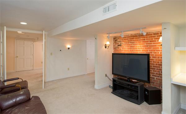 73 Oak Ridge Road Medford, MA 02155 - Photo 14 of 24