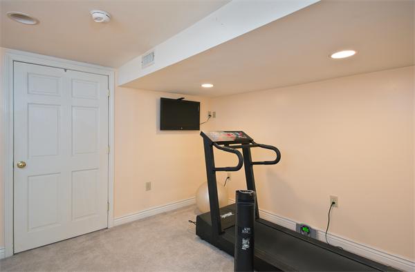 73 Oak Ridge Road Medford, MA 02155 - Photo 15 of 24