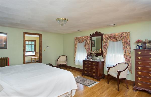 73 Oak Ridge Road Medford, MA 02155 - Photo 18 of 24