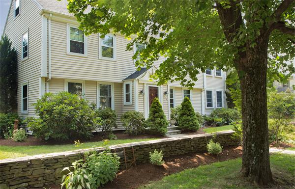 73 Oak Ridge Road Medford, MA 02155 - Photo 3 of 24