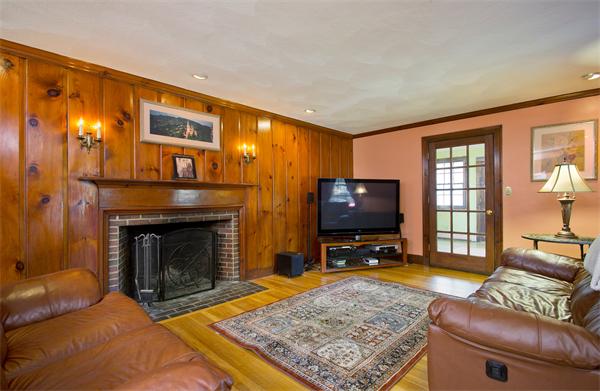 73 Oak Ridge Road Medford, MA 02155 - Photo 7 of 24