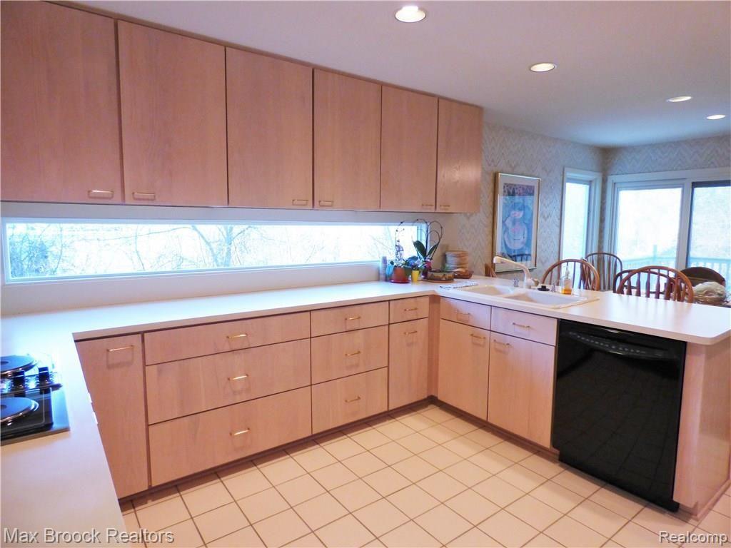 48 Vaughan-Ridge Road Bloomfield Hills, MI 48304 - Photo 13 of 18