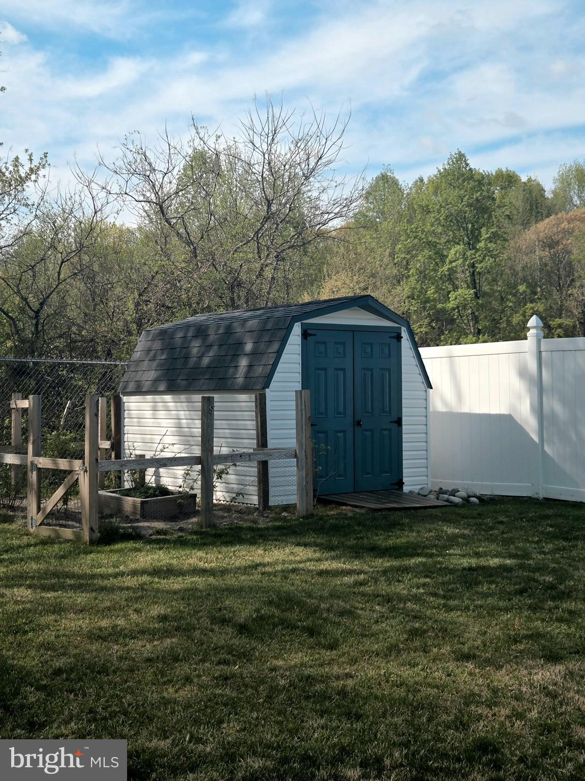 644 Surrey Road Sewell, NJ 08080 - Photo 23 of 37 a view of a backyard