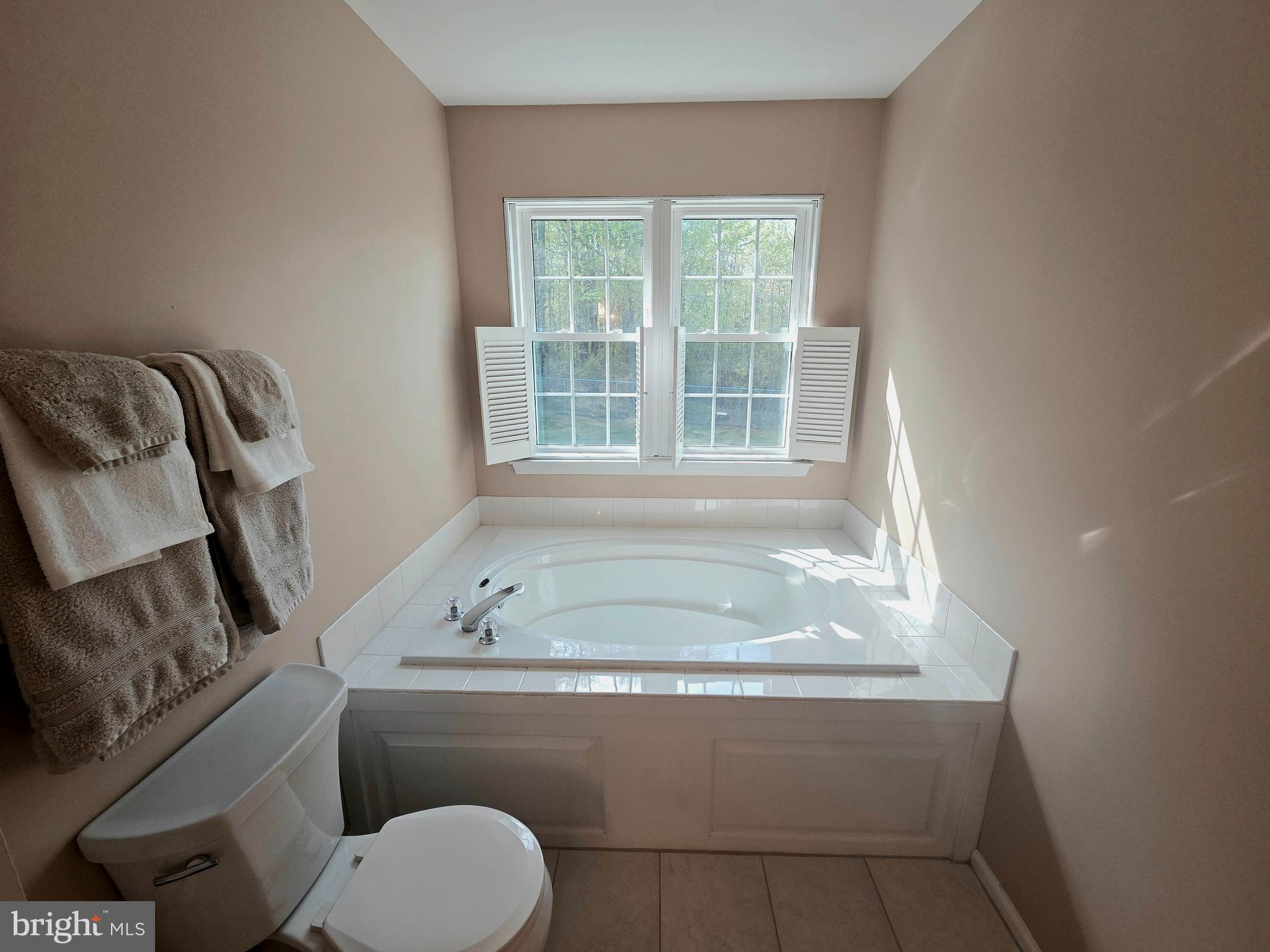 644 Surrey Road Sewell, NJ 08080 - Photo 30 of 37 a bathroom with a bathtub and window