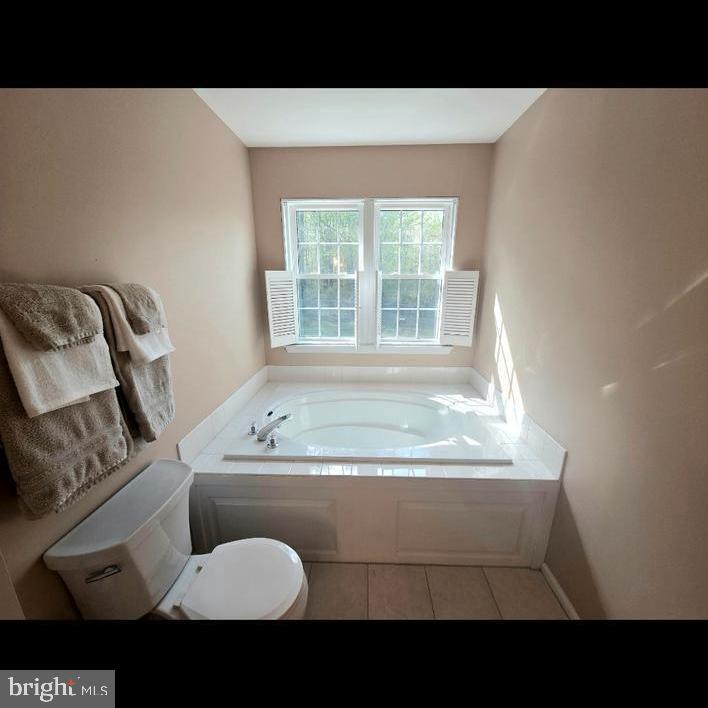 644 Surrey Road Sewell, NJ 08080 - Photo 32 of 37 a bathroom with a sink toilet mirror and tub