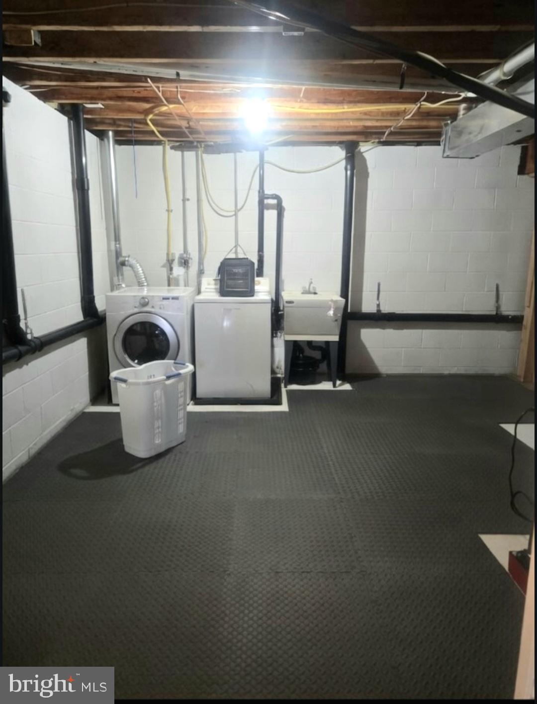 644 Surrey Road Sewell, NJ 08080 - Photo 10 of 37 a utility room with dryer and washer