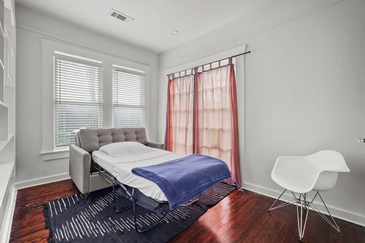 114 Redan Street Houston, TX 77009 - Photo 13 of 14 Third bedroom or study area.