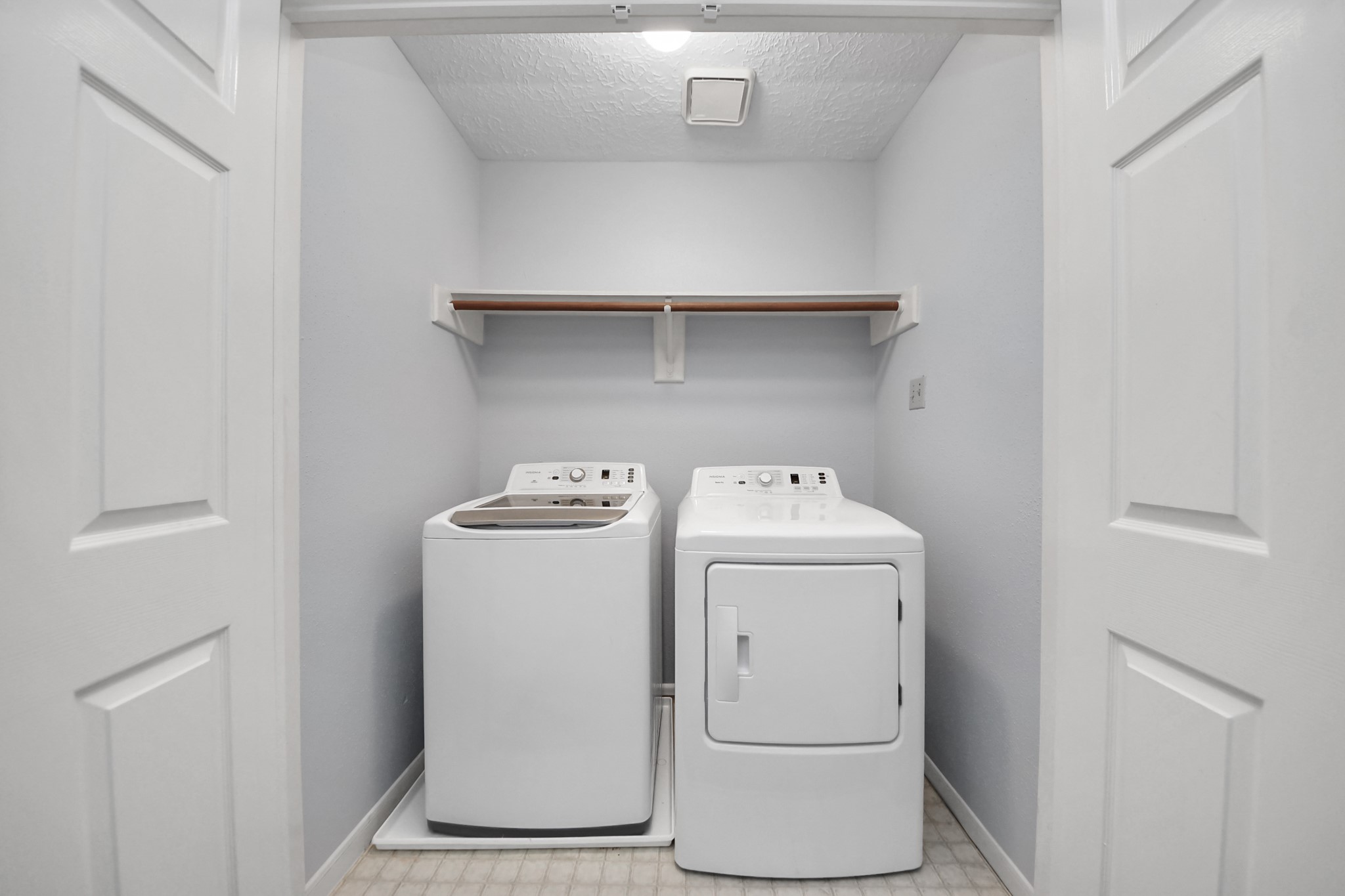 2102 Gemini Avenue Houston, TX 77058 - Photo 20 of 40 a utility room with dryer and washer