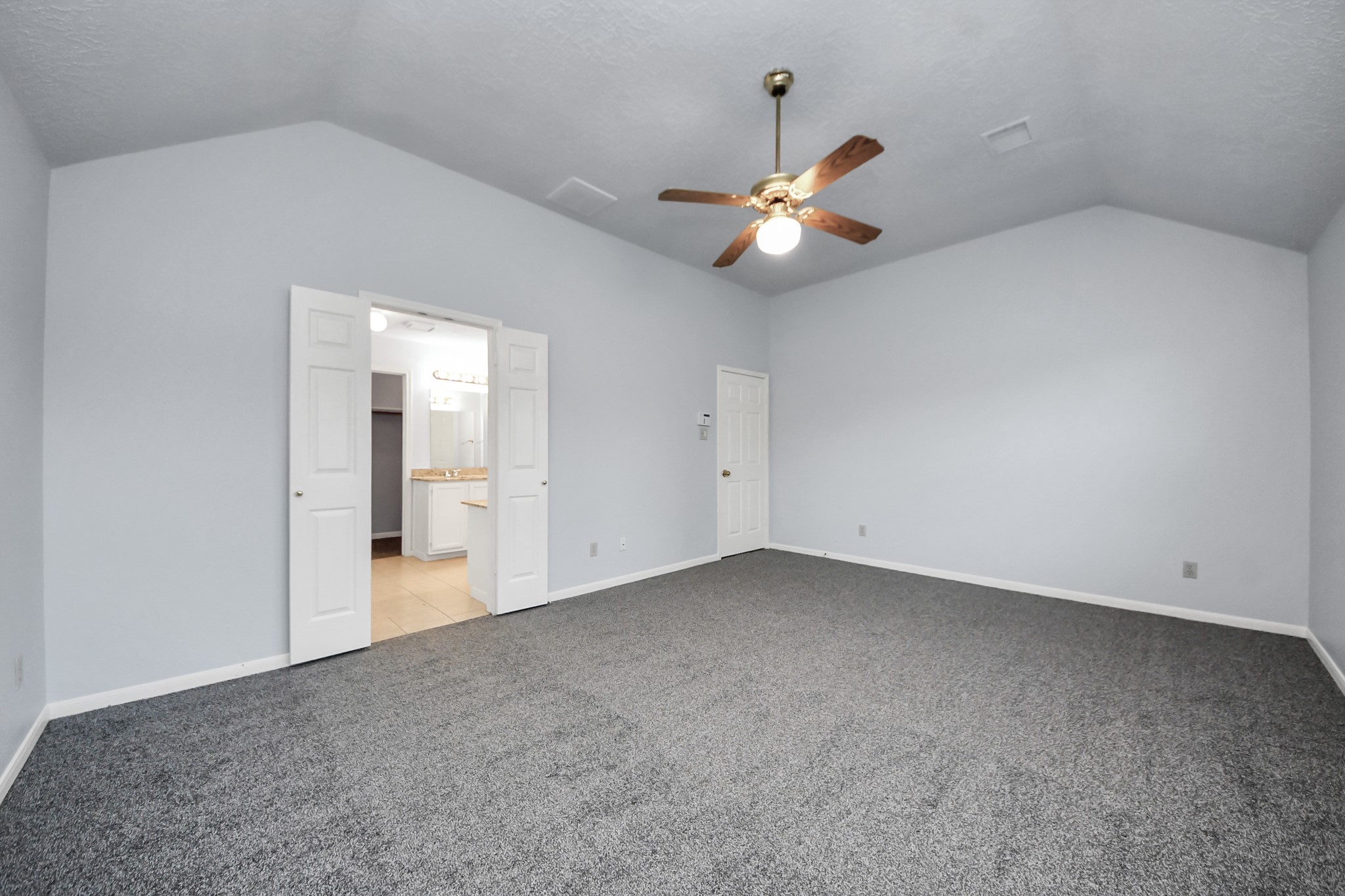 2102 Gemini Avenue Houston, TX 77058 - Photo 25 of 40 an empty room with windows and ceiling fan