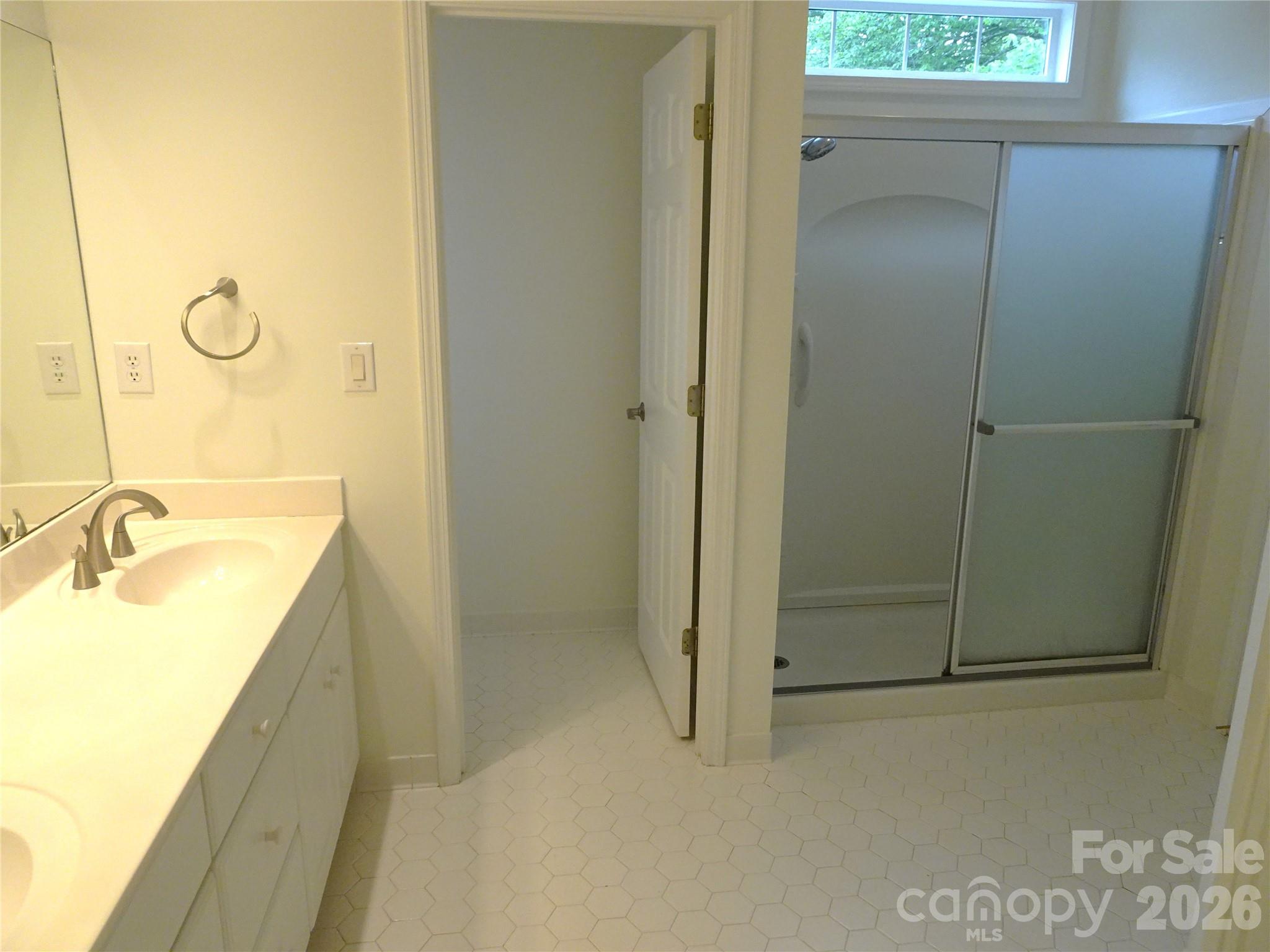 35 Sheffield Place Brevard, NC 28712 - Photo 25 of 38 a bathroom with a granite countertop sink and a tub