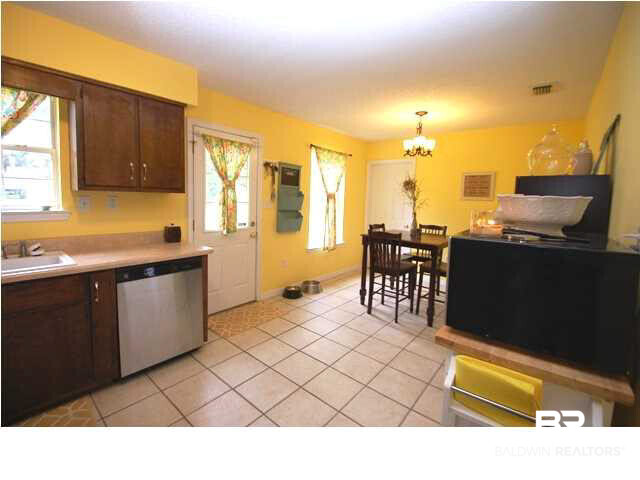 6770 Richard Lane Mobile, AL 36613 - Photo 3 of 18