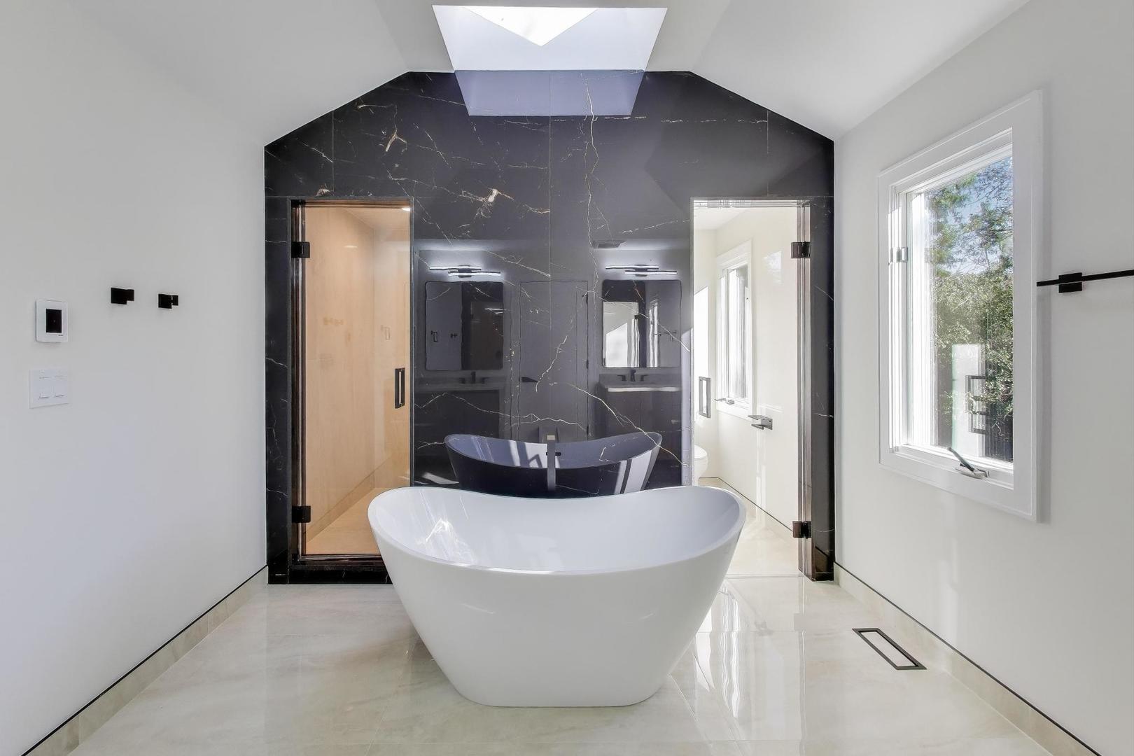 73 Augusta Drive Deerfield, IL 60015 - Photo 18 of 39 a living room with furniture and a potted plant