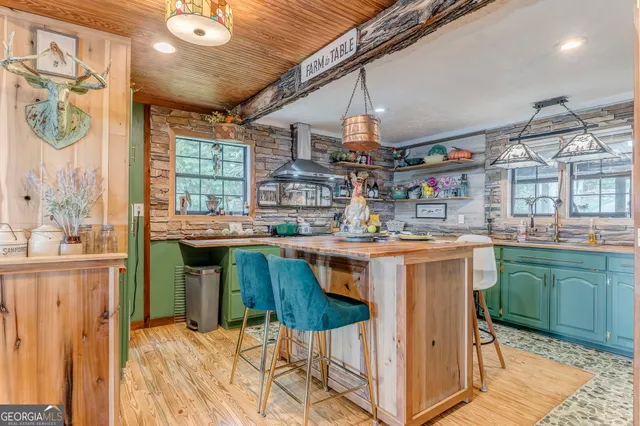 a view of a storage & utility room with dryer and washer