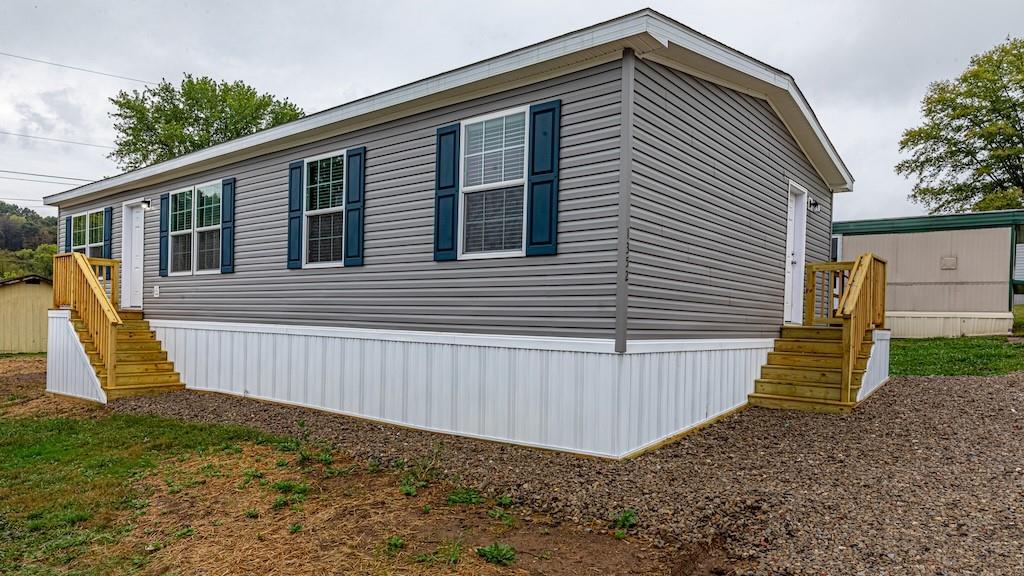 a view of a house with a backyard