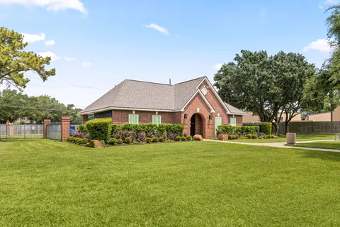 $349,000 | 19639 Oakwood Falls Trail, Houston, TX 77084