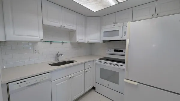 $1,600 | 2929 Southeast Ocean Boulevard, Unit 1112, Stuart, FL 34996