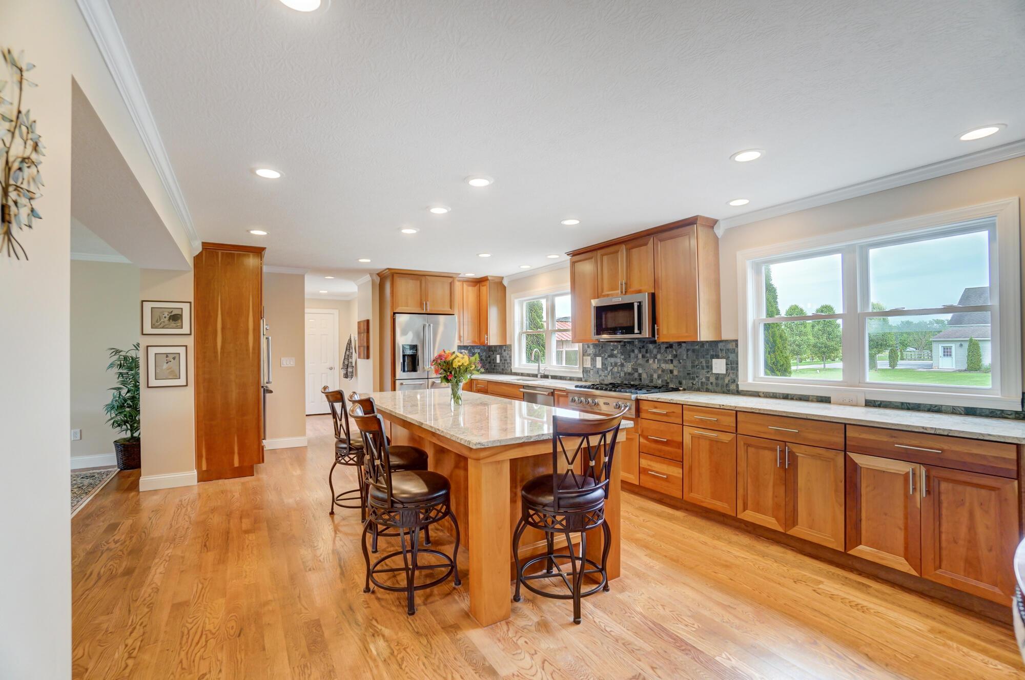 8205 Roberts Road Hilliard, OH 43026 - Photo 15 of 81 Kitchen